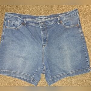 Gloria Vanderbilt Classic Blue Jean Shorts